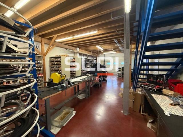 Locaux d'activités A LOUER - SAINT QUENTIN FALLAVIER - 205 m²