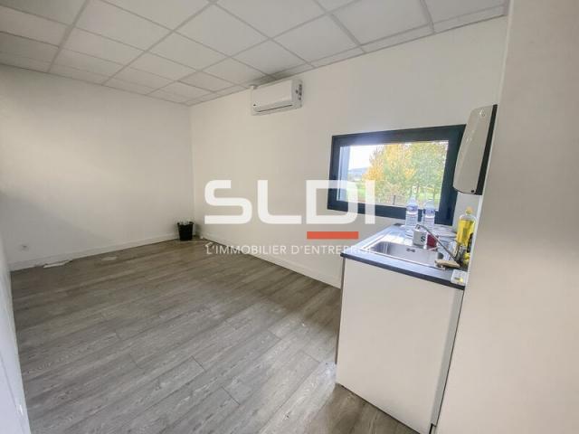 Locaux d'activités A VENDRE - VAULX MILIEU - 446 m²