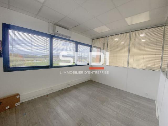 Locaux d'activités A VENDRE - VAULX MILIEU - 446 m²