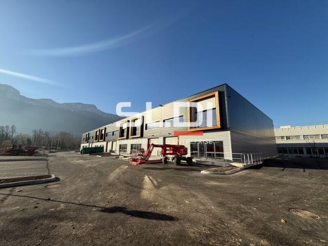 Locaux d'activités A LOUER - FONTANIL CORNILLON - 5 652 m²