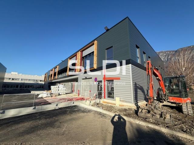 Locaux d'activités A LOUER - FONTANIL CORNILLON - 5 652 m²