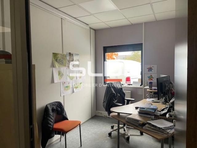 Locaux d'activités A VENDRE - RILLIEUX LA PAPE - 483 m²