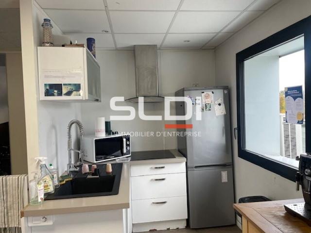 Locaux d'activités A VENDRE - RILLIEUX LA PAPE - 483 m²