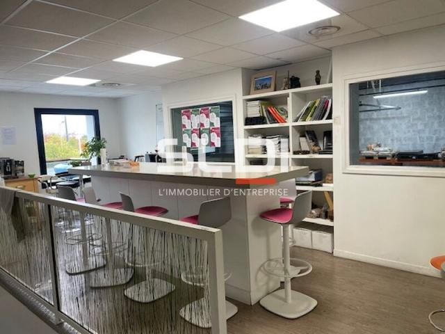 Locaux d'activités A VENDRE - RILLIEUX LA PAPE - 483 m²