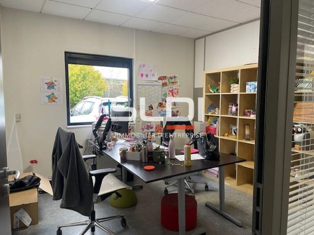 Locaux d'activités A VENDRE - RILLIEUX LA PAPE - 483 m²