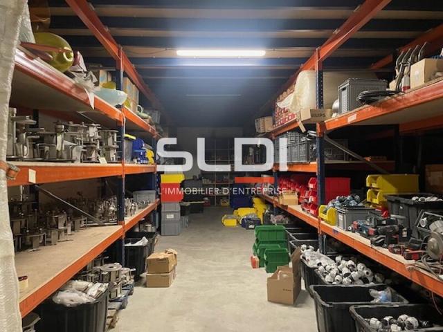 Locaux d'activités A VENDRE - RILLIEUX LA PAPE - 850 m²