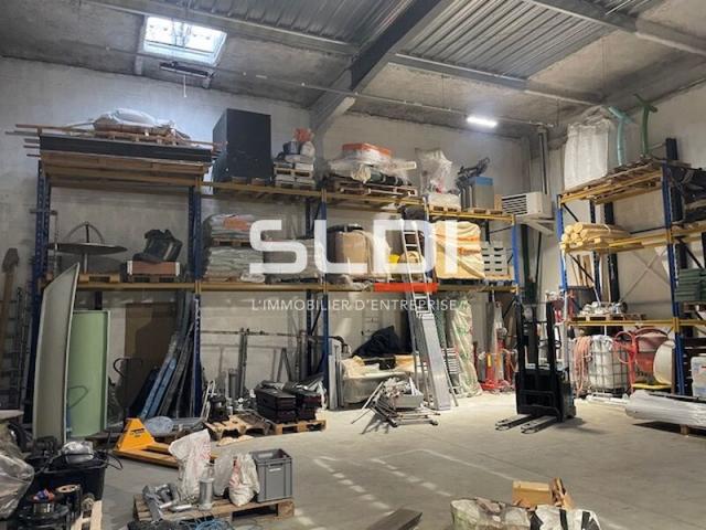 Locaux d'activités A VENDRE - RILLIEUX LA PAPE - 850 m²