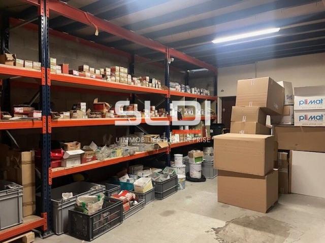 Locaux d'activités A VENDRE - RILLIEUX LA PAPE - 850 m²
