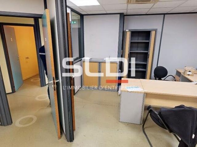 Locaux d'activités A LOUER - VENISSIEUX - 1 275 m²