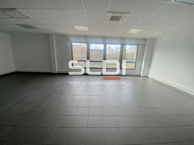 Bureaux A LOUER - SAINT PRIEST - 392 m²