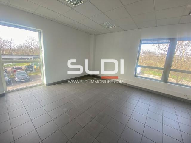Bureaux A LOUER - SAINT PRIEST - 392 m²