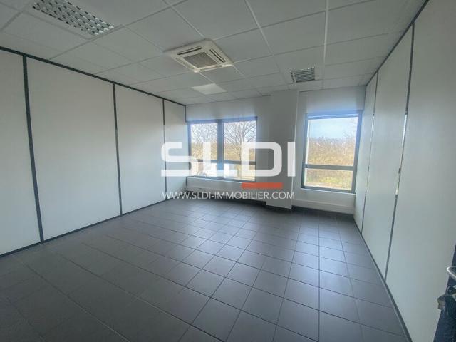 Bureaux A LOUER - SAINT PRIEST - 392 m²