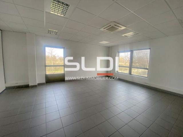 Bureaux A LOUER - SAINT PRIEST - 392 m²