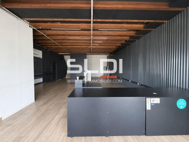 Commerces A LOUER - LIMAS - 200 m²