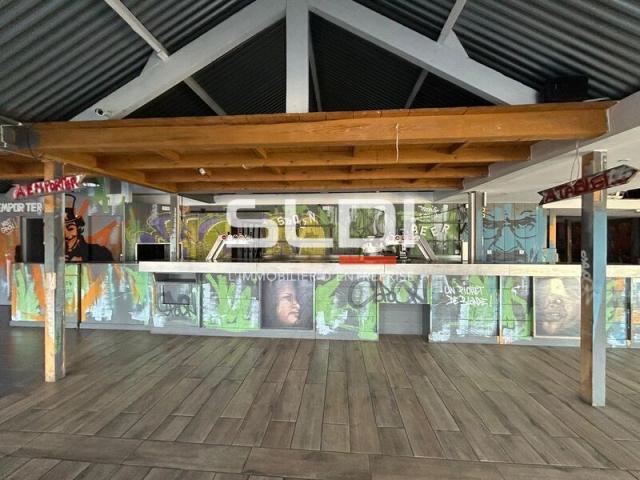 Commerces A LOUER - SAINT BONNET DE MURE - 443 m²