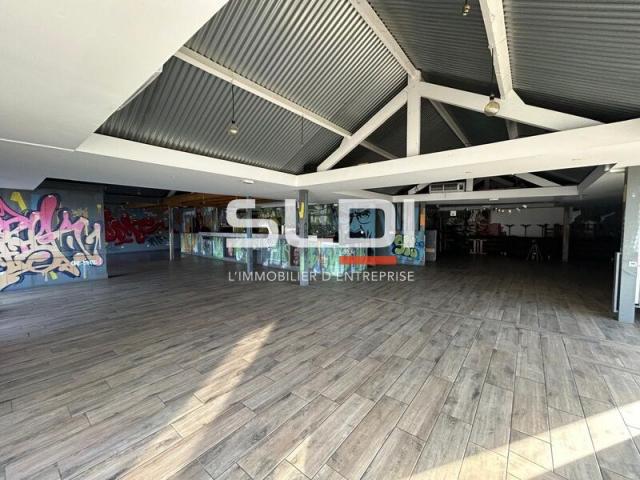 Commerces A LOUER - SAINT BONNET DE MURE - 443 m²