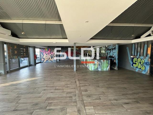 Commerces A LOUER - SAINT BONNET DE MURE - 443 m²