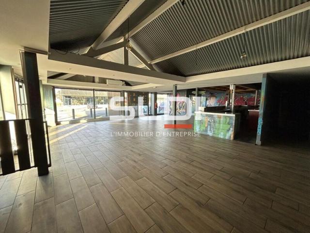 Commerces A LOUER - SAINT BONNET DE MURE - 443 m²