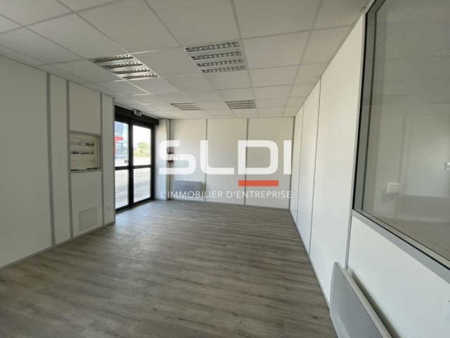 Locaux d'activités A LOUER - DAGNEUX - 2 244 m²
