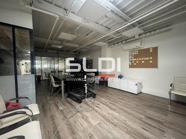 Bureaux A LOUER - CALUIRE ET CUIRE - 899 m²