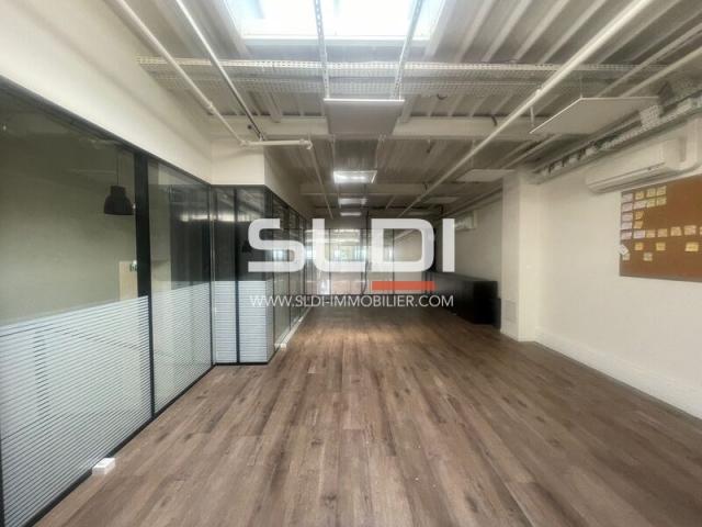 Bureaux A LOUER - CALUIRE ET CUIRE - 899 m²