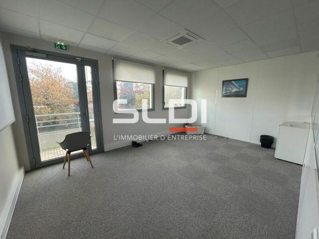 Bureaux A LOUER - DARDILLY - 345 m²