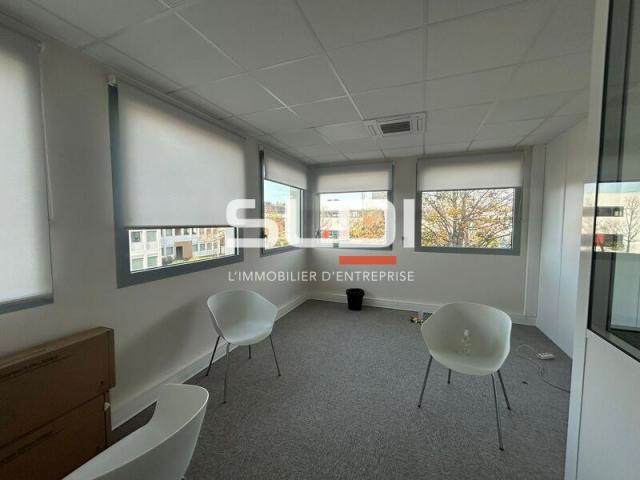 Bureaux A LOUER - DARDILLY - 345 m²