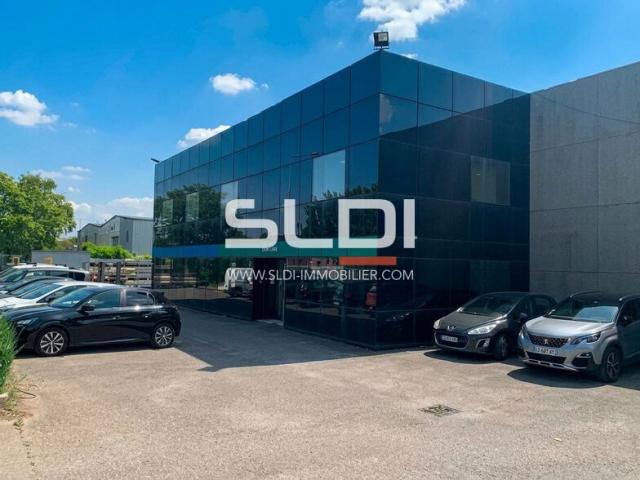Locaux d'activités A LOUER - VAULX EN VELIN - 2 749 m²