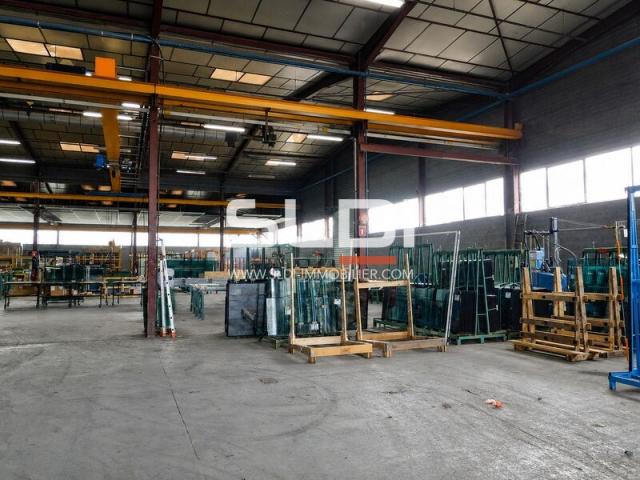 Locaux d'activités A LOUER - VAULX EN VELIN - 2 749 m²
