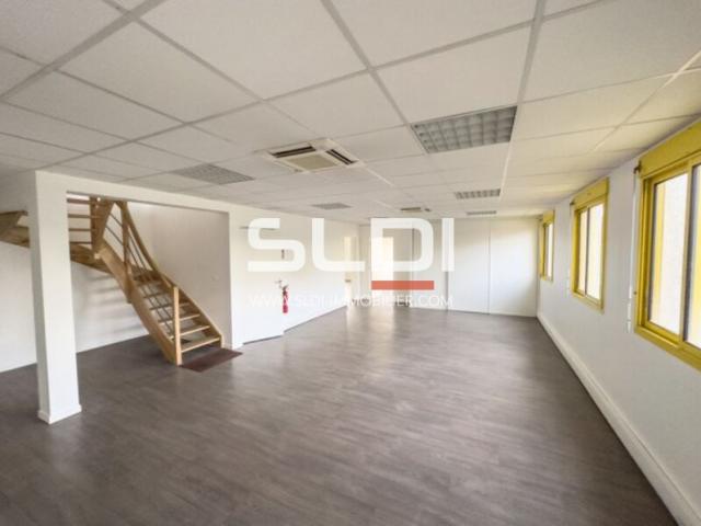 Locaux d'activités A VENDRE OU A LOUER - GENAS - 990 m²