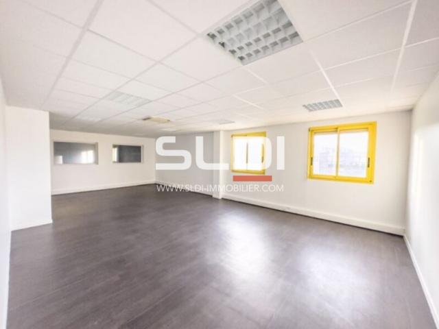 Locaux d'activités A VENDRE OU A LOUER - GENAS - 990 m²