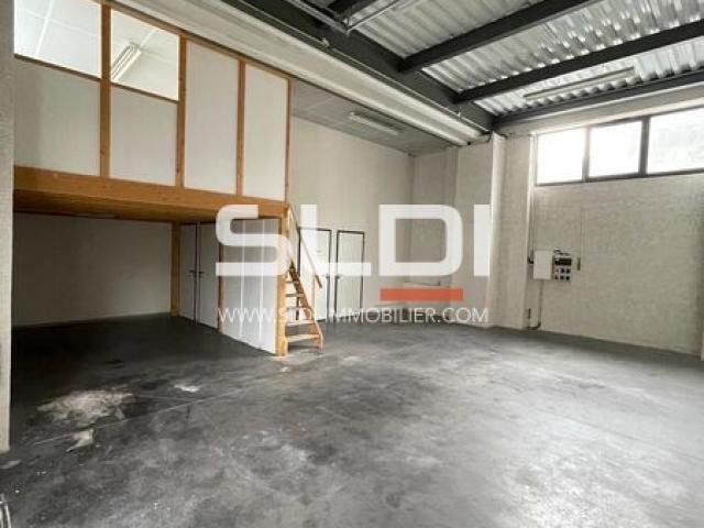 Locaux d'activités A LOUER - VILLEURBANNE - 407 m²