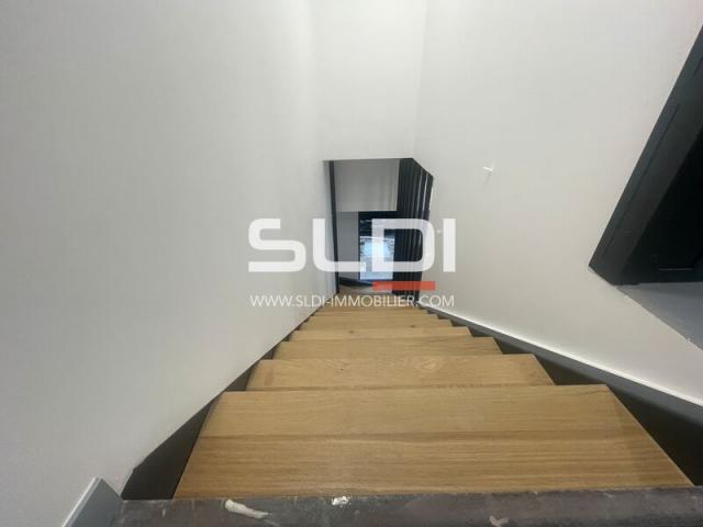 Locaux d'activités A VENDRE OU A LOUER - TREVOUX - 700 m²