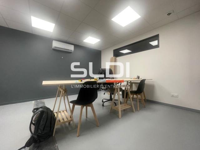 Locaux d'activités A VENDRE OU A LOUER - TREVOUX - 700 m²