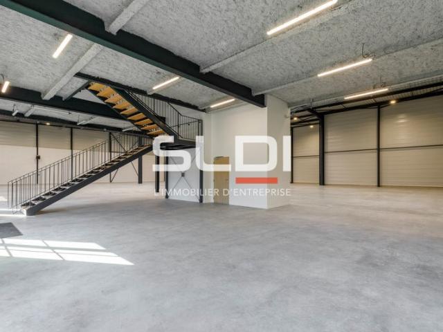 Locaux d'activités A LOUER - CORBAS - 1 740 m²