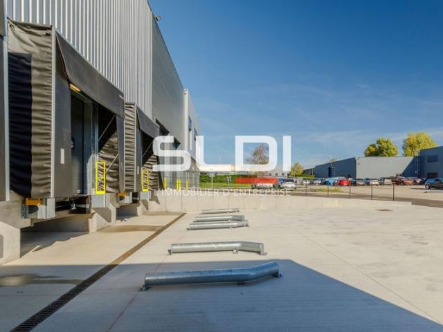 Locaux d'activités A LOUER - CORBAS - 1 740 m²