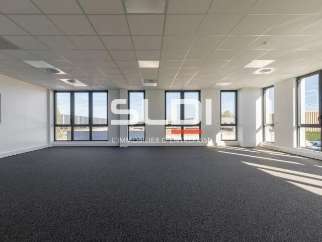 Locaux d'activités A LOUER - CORBAS - 1 740 m²