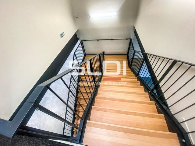 Locaux d'activités A LOUER - CORBAS - 1 771 m²
