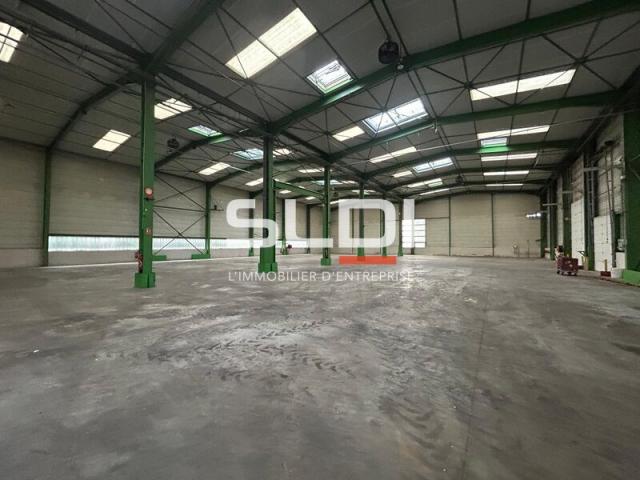 Locaux d'activités A VENDRE OU A LOUER - JASSANS RIOTTIER - 7 883 m²