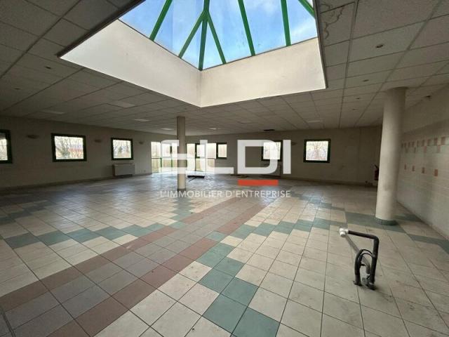 Locaux d'activités A VENDRE OU A LOUER - JASSANS RIOTTIER - 7 883 m²