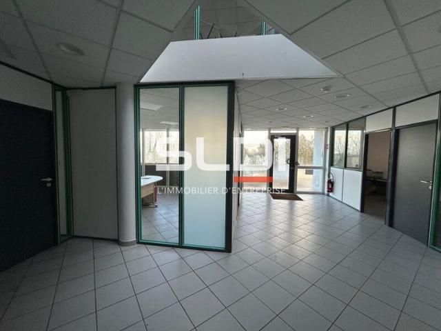 Locaux d'activités A VENDRE OU A LOUER - JASSANS RIOTTIER - 7 883 m²