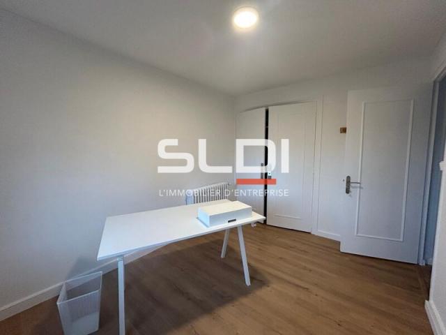 Bureaux A LOUER - CHAMPAGNE AU MONT D'OR - 94 m²