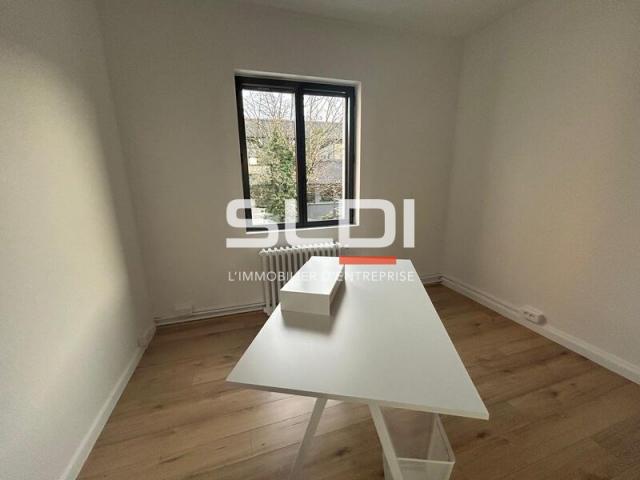 Bureaux A LOUER - CHAMPAGNE AU MONT D'OR - 94 m²