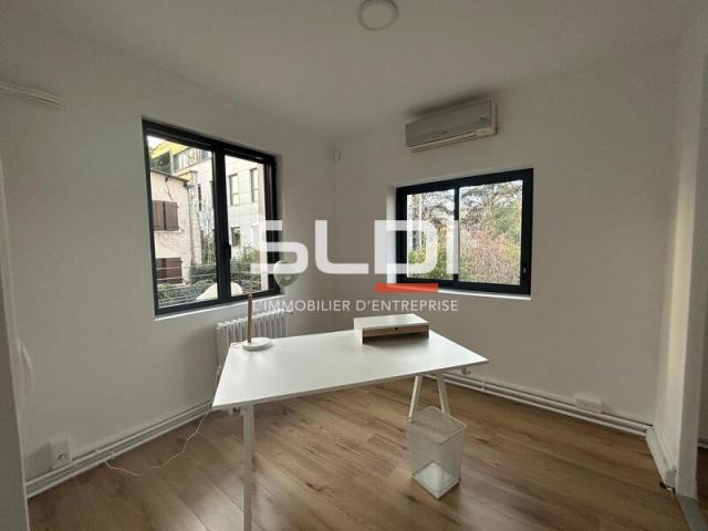 Bureaux A LOUER - CHAMPAGNE AU MONT D'OR - 94 m²