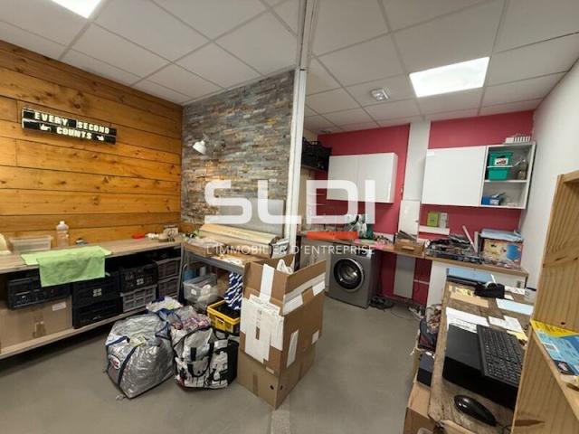 Commerces A LOUER - DIEMOZ - 81 m²