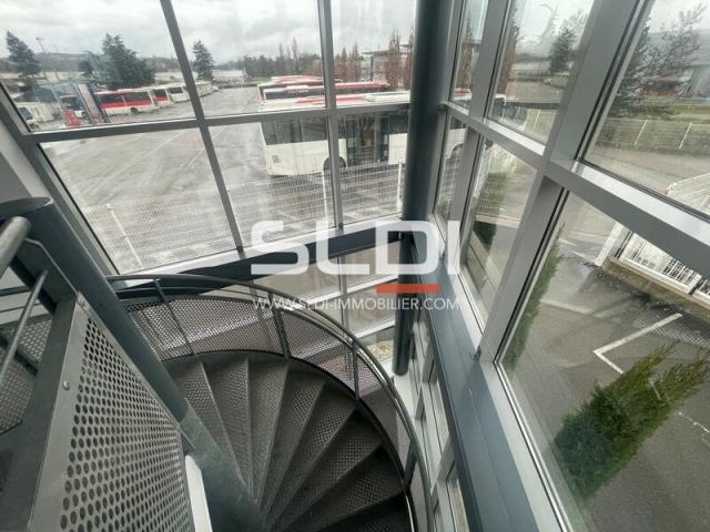 Locaux d'activités A LOUER - VOURLES - 670 m²