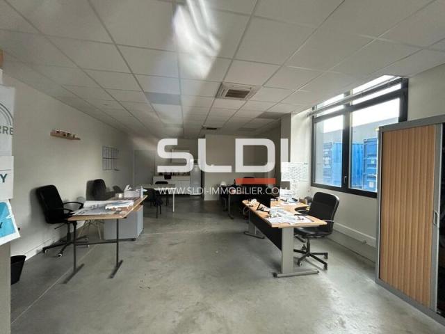 Locaux d'activités A LOUER - NEUVILLE SUR SAONE - 230 m²