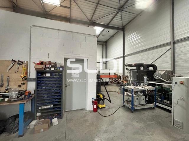 Locaux d'activités A LOUER - NEUVILLE SUR SAONE - 230 m²