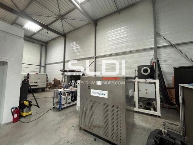 Locaux d'activités A LOUER - NEUVILLE SUR SAONE - 230 m²