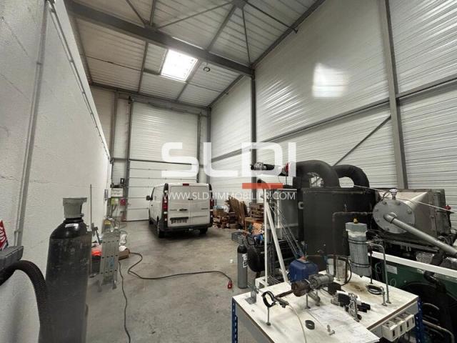 Locaux d'activités A LOUER - NEUVILLE SUR SAONE - 230 m²